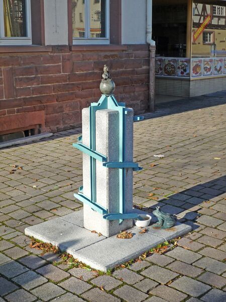 Datei:Birkenfeld-Marktplatz-Brunnen.jpg