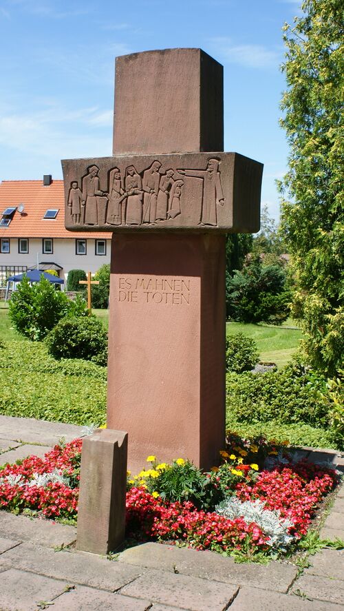Datei:Kriegsopferdenkmal Kirchhof Dobel.JPG