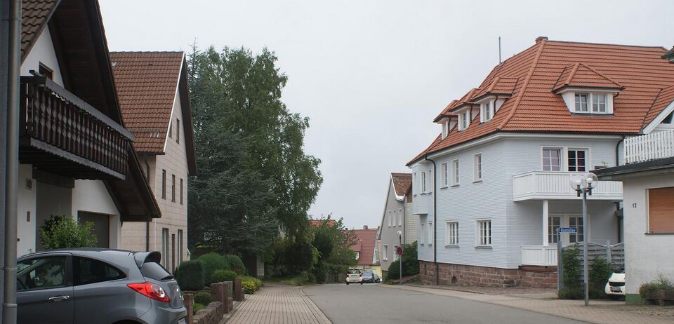 Datei:Obere Bergstraße in Dobel.JPG