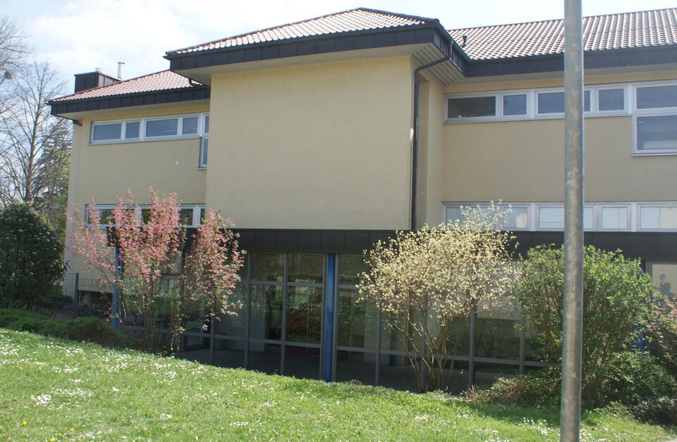 Datei:Schule Knittlingen von hinten.jpg