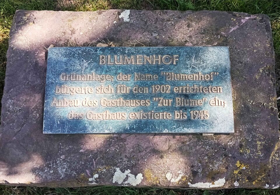 Datei:Blumenhof Tafel.jpg