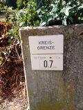Tafel auf dem Grenzstein
