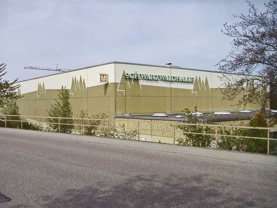 Datei:Schwarzwaldhalle-Birkenfeld.jpg