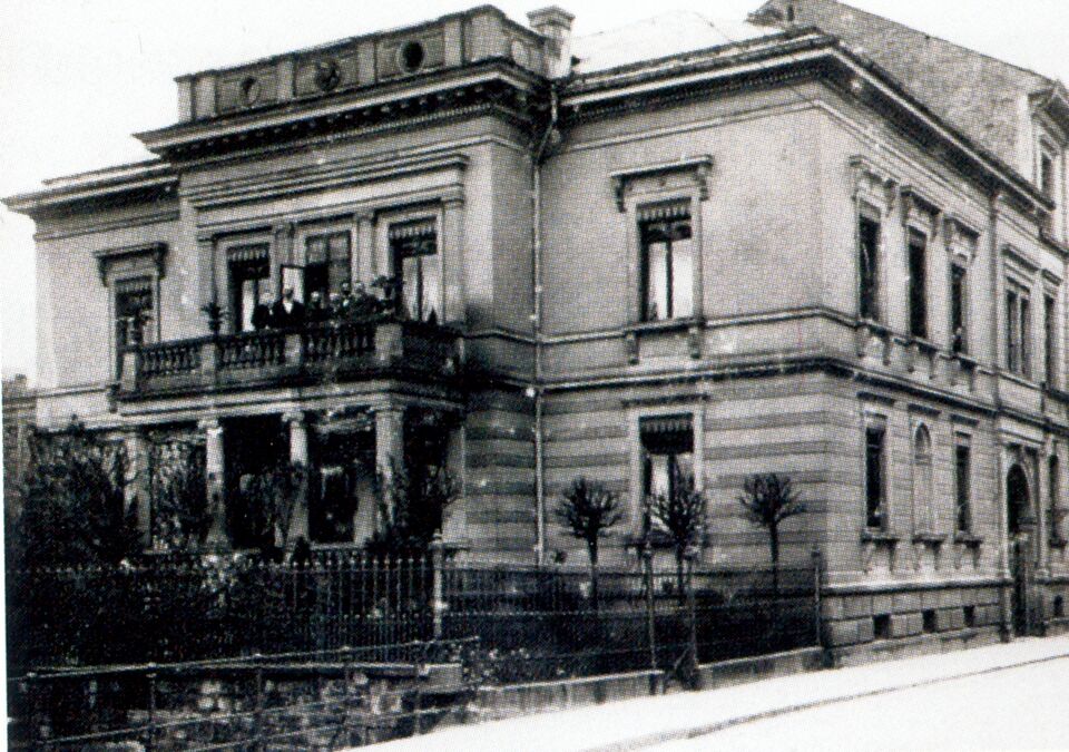 Datei:Pforzheim, Haus Ludwig Auerbach, Jahnstraße 40, erbaut um 1876 nach Entwürfen von Ernst Maler (1849-1930).jpg