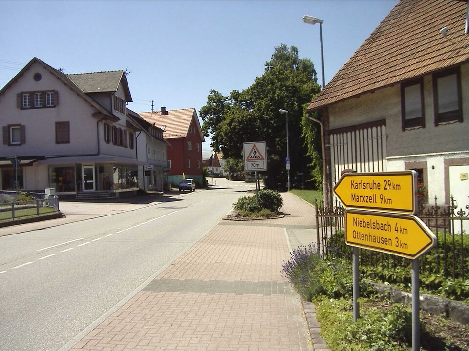 Datei:Schwann-Hauptstraße.jpg