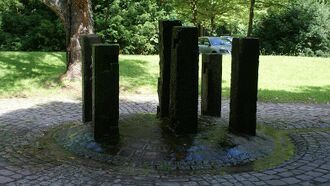 Brunnen Schweizer Wiese.JPG