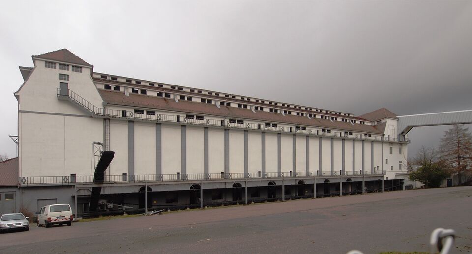 Datei:Pforzheim HKW Silo.jpg