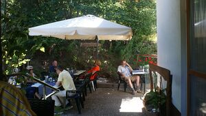 Biergarten des Skiheims.JPG
