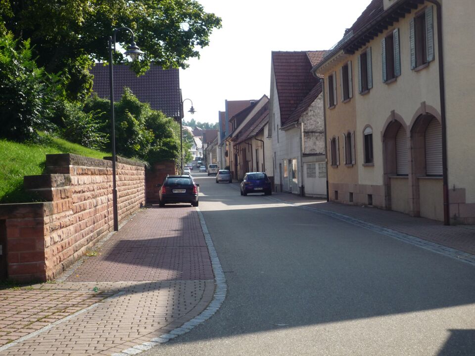 Datei:Oeschelbronn-Scheuernstrasse.jpg