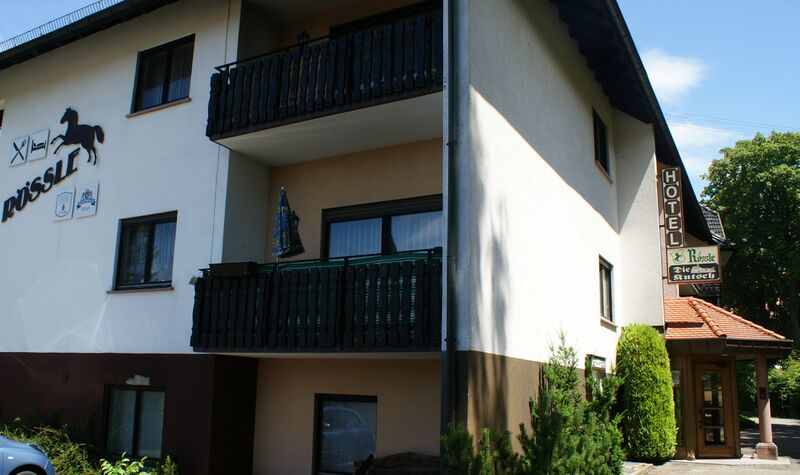Datei:Rössle Eingang und hinten.jpg