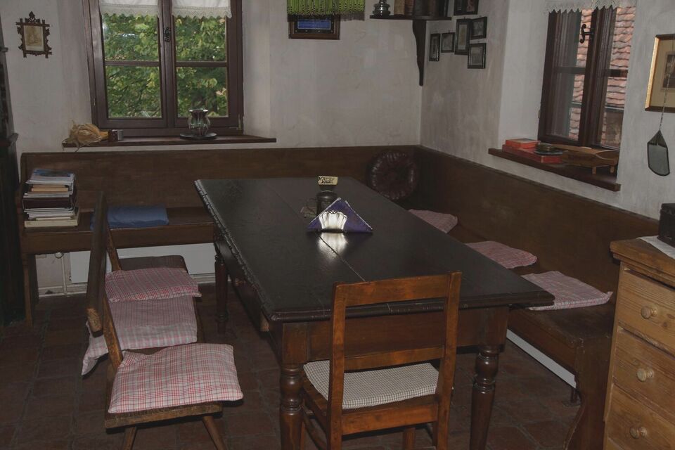 Datei:GHV Schaf-Kuechentisch.jpg