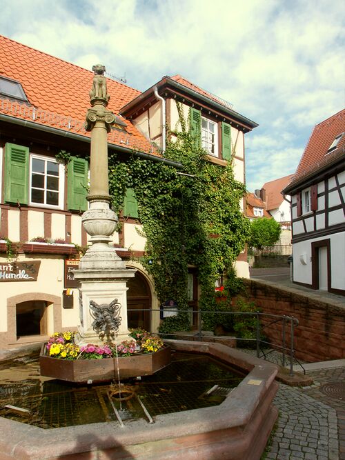 Datei:Brettener Hundlesbrunnen.jpg