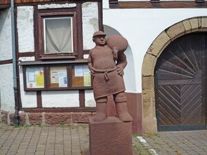 Weiler-Rathaus-Skulptur.jpg