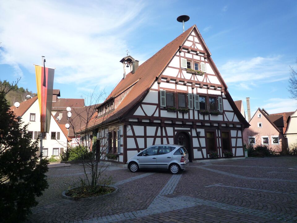 Datei:Moensheim-Rathaus-von-hinten.jpg