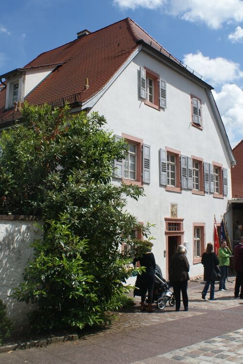 Datei:Altes Pfarrhaus Ersingen.jpg