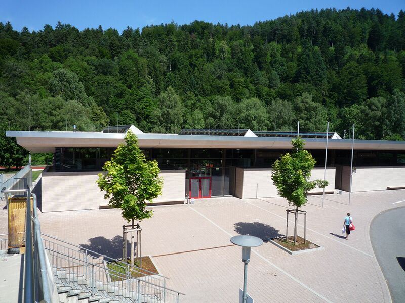 Datei:Bad-Liebenzell-Sporthalle.jpg