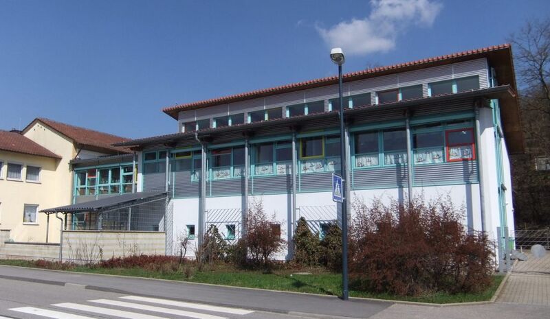 Datei:Grundschule Lienzingen.JPG