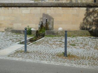 Enzweihingen-Brunnen-Kirche.jpg