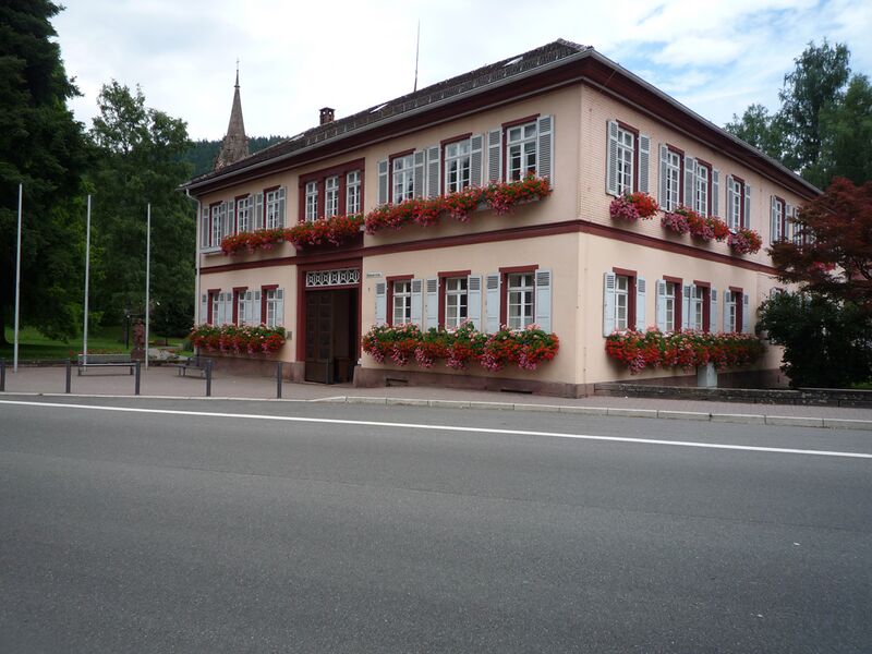 Datei:Hoefen-Rathaus.jpg