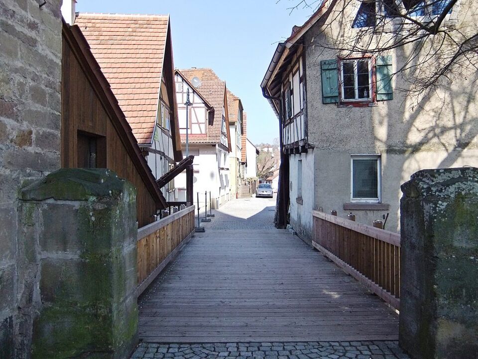 Datei:Kirchenburg Lienzingen 1.JPG