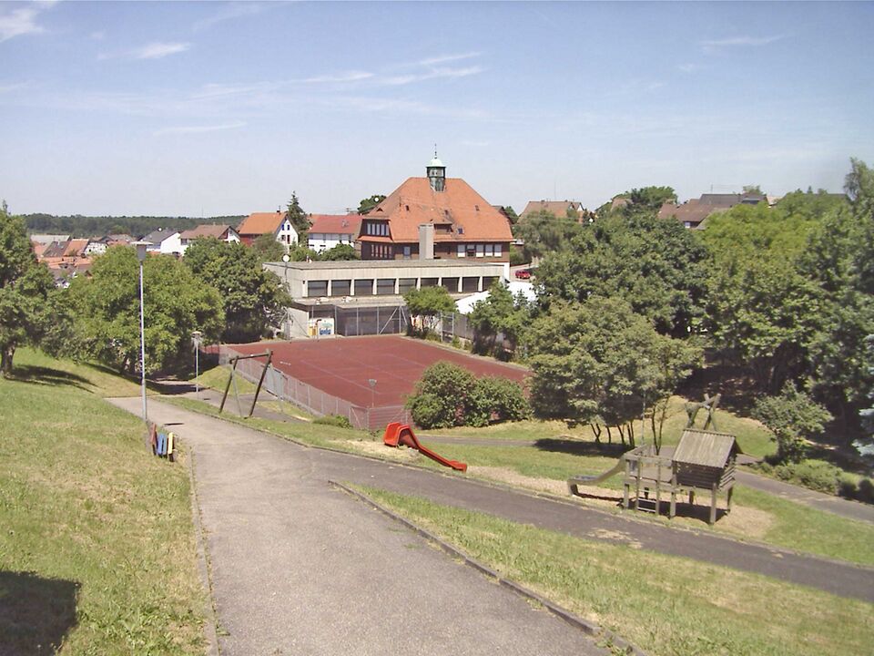 Datei:Arnbach-Sportplatz-Schwarzwaldhalle.jpg
