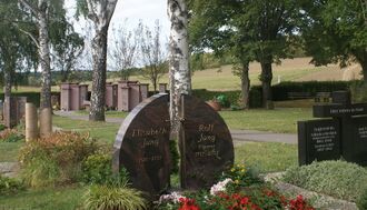 Linke Seite Friedhof Ellmendingen.JPG