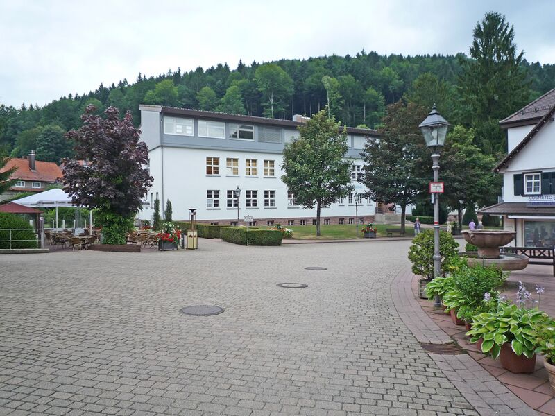 Datei:Bad-Herrenalb-Schule.jpg