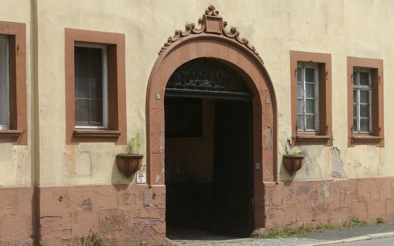 Datei:Eingang Gebäude Wildbader Straße.JPG