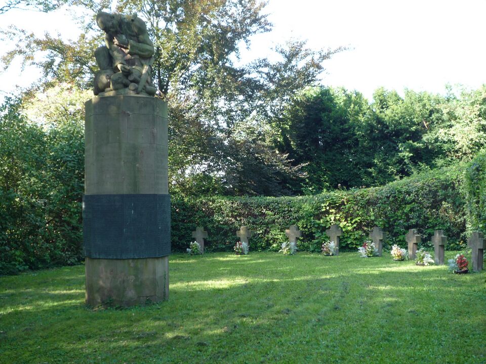 Datei:Oeschelbronn-Gefallenendenkmal-14-18.jpg