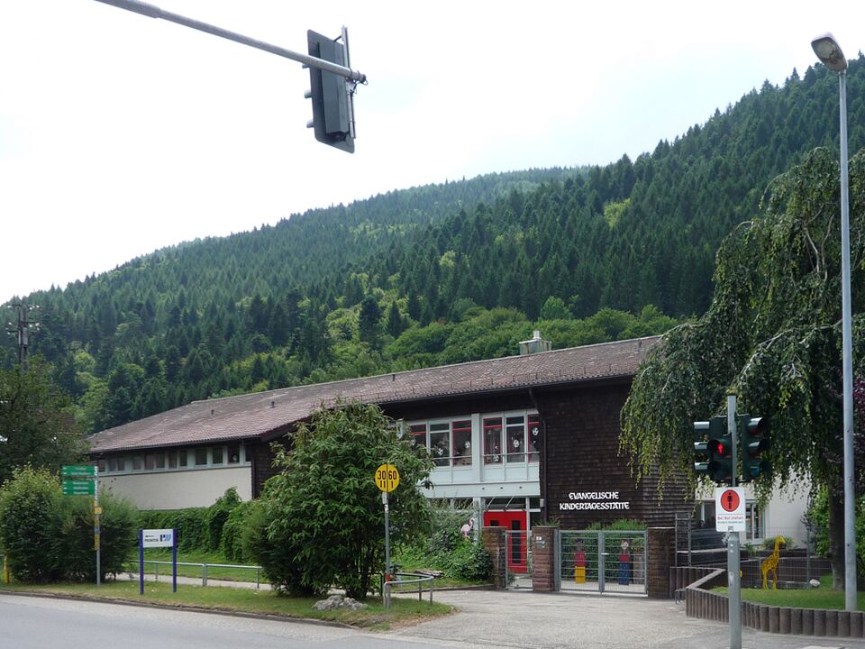 Datei:Calmbach-ev-Kindertagesstaette.jpg