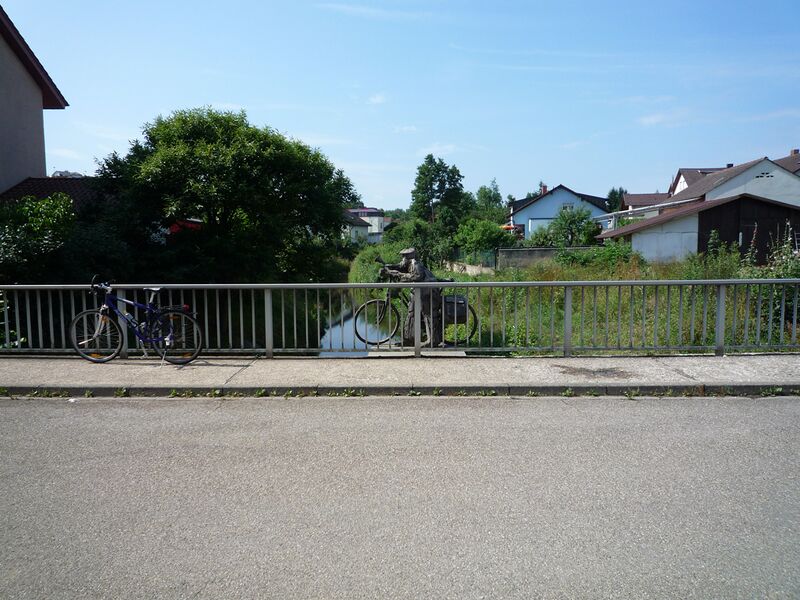 Datei:Noettingen-Bruecke-Skulptur.jpg