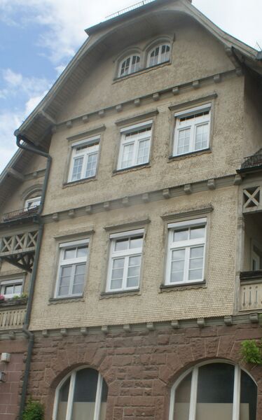 Datei:Postgebäude Neuenbürg.JPG