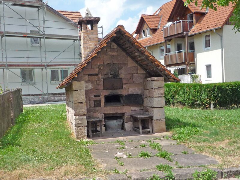 Datei:Altburg-Bauernhausmuseum-Backofen.jpg