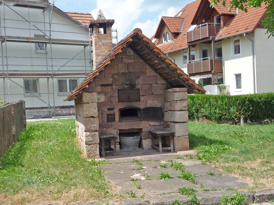 Datei:Altburg-Bauernhausmuseum-Backofen.jpg