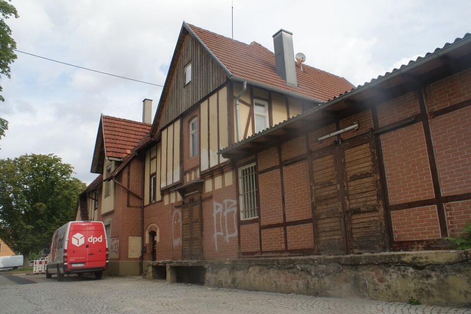 Datei:Alter Stadtbahnhof Vaihingen.JPG