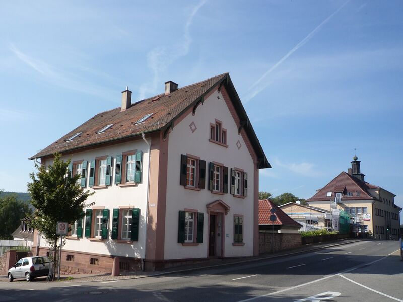 Datei:Oeschelbronn-Pfarrhaus-Schule.jpg