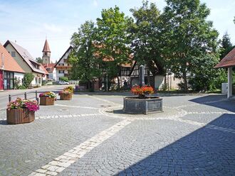 Möttlingen-Dorfplatz.jpg