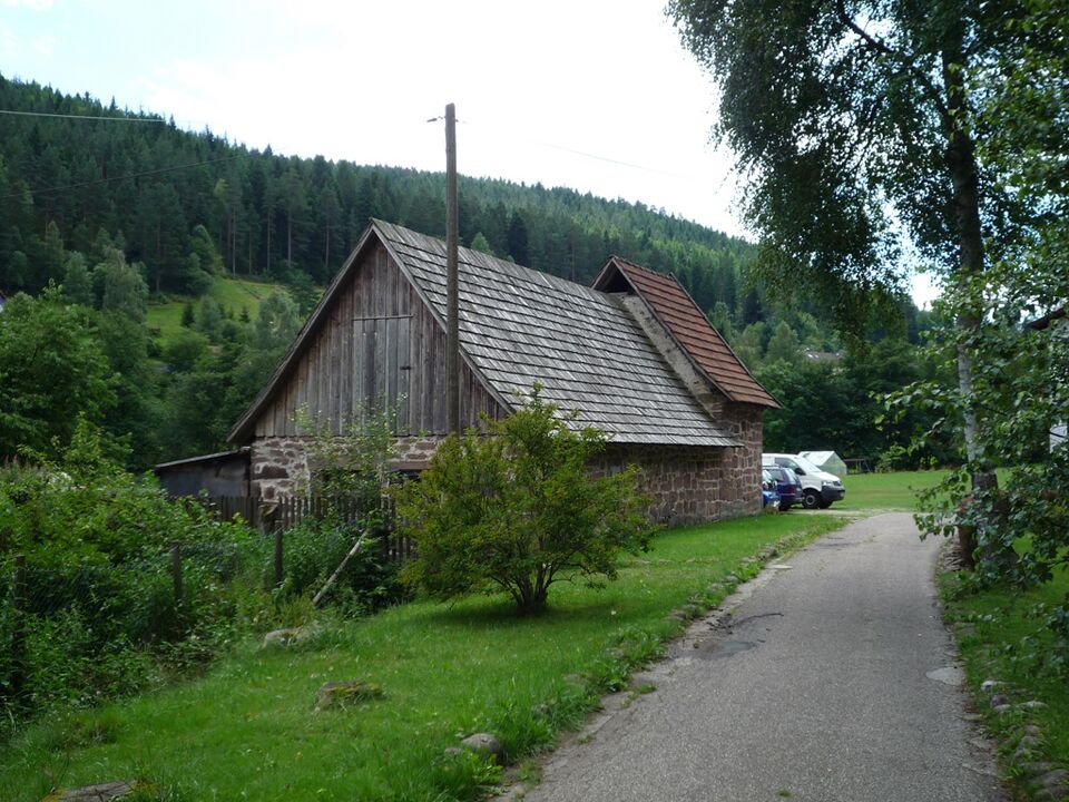 Datei:Enzkloesterle-Kienrusshuette.jpg