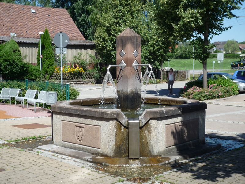 Datei:Zaisersweiher-Brunnen2.jpg