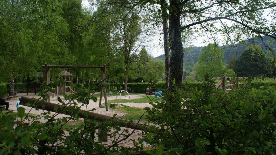 Datei:Spielplatz Schweizerwiese.JPG