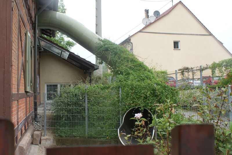 Datei:Eingang Kindergarten mit Rutsche.JPG
