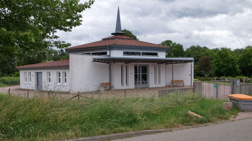 Datei:Friedhof Calw-Heumaden Eingang.jpg