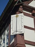Die Sonnenuhr am alten Rathaus in Birkenfeld