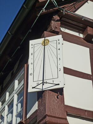Birkenfeld-Altes-Rathaus-Sonnenuhr.jpg