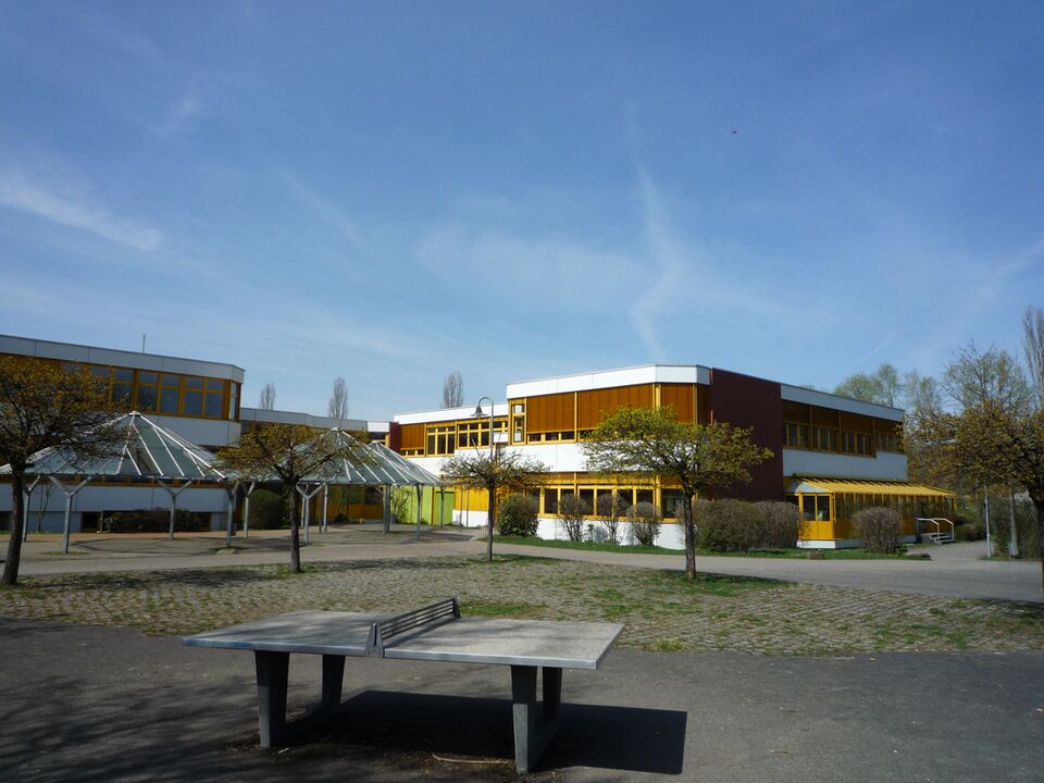 Datei:Kleinglattbach-Bartenbergschule.jpg