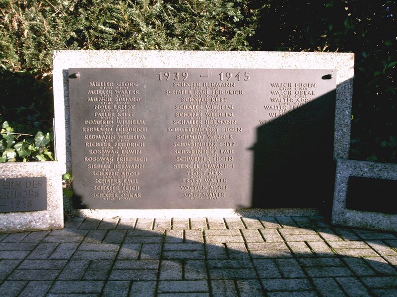 Datei:Gefallenendenkmal Wilferdingen Tafel 3.jpg