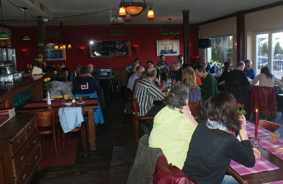 Datei:Jazzfrühstück im Café Zauberberg.jpg