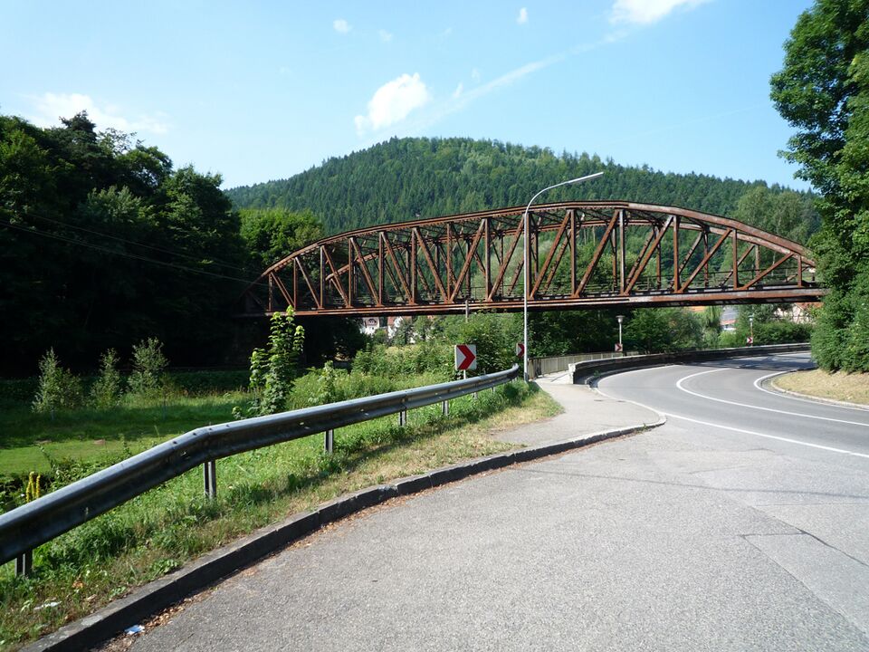 Datei:Unterreichenbach-Eisenbahnbruecke.jpg