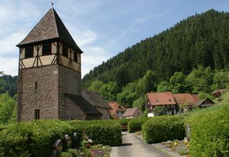 Candiduskirchenturm vom Friedhof Turmseite.jpg