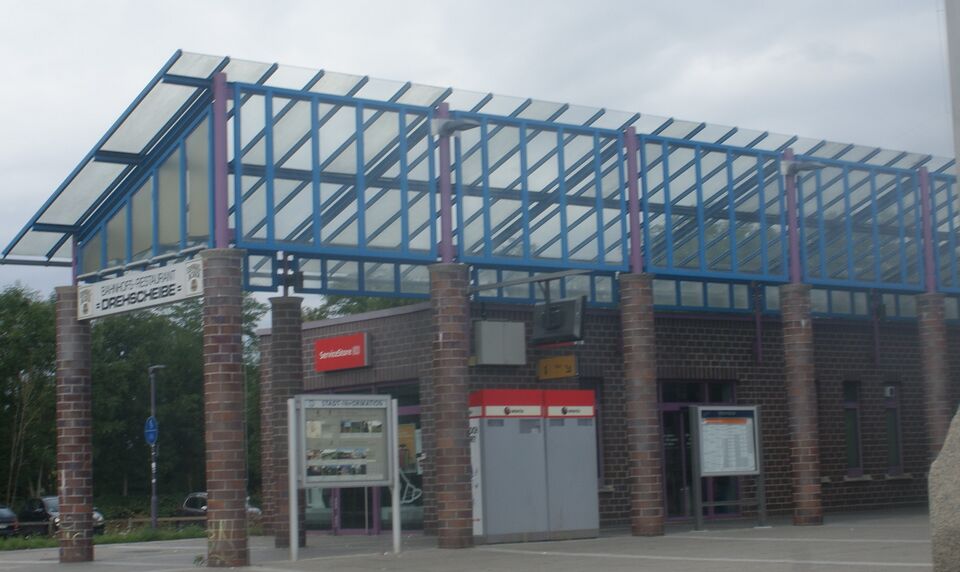 Datei:Fernbahnhof Vaihingen.JPG